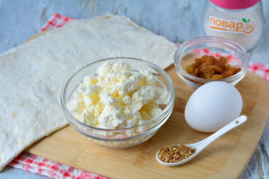 Рулет из лаваша с творогом и изюмом