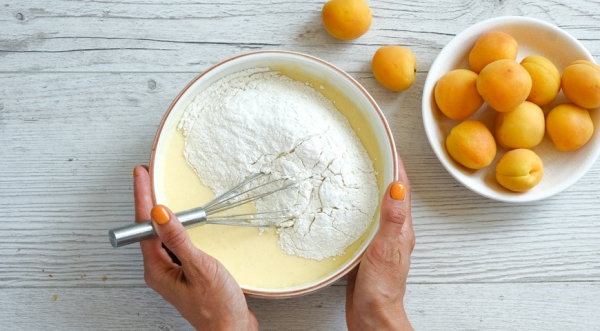 Заливной пирог с абрикосами, пошаговый рецепт с фото