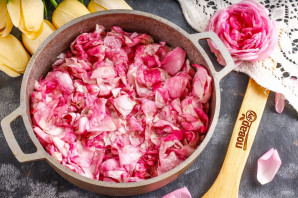 Джем из лепестков роз