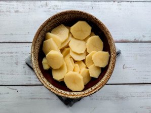 Жареная картошка кольцами в сковороде