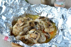 Курица с грибами в фольге
