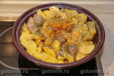 Тажин из колбасок с картошкой