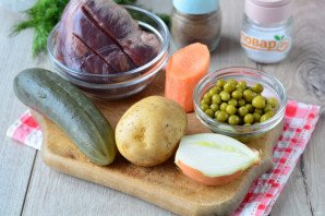 Слоеный салат с сердцем