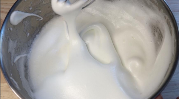 Клубничный десерт из трех ингредиентов, пошаговый рецепт с фото