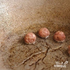 Суп с фрикадельками и помидорами Суп с фрикадельками и помидорами