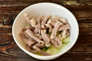 Деревенский салат с мясом