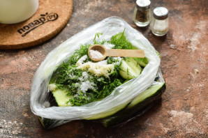 Быстрые огурчики в пакете