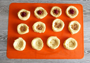 "Бадамбура" с вишней и орехами "Бадамбура" с вишней и орехами