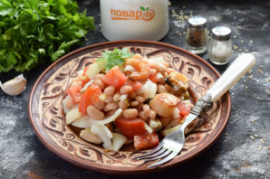 Салат с фасолью и морепродуктами