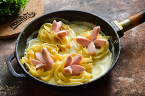 Гнезда с сосисками