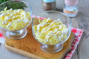 Слоеный салат с сердцем