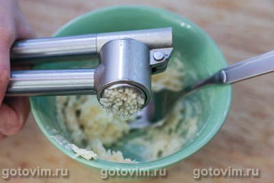 Теплые булочки с сыром и чесноком на завтрак