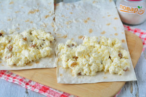 Рулет из лаваша с творогом и изюмом