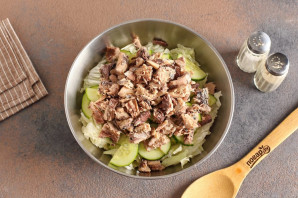 Салат с тунцом и пекинской капустой