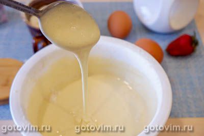 Пирог с клубникой, сливками и корочкой из взбитых белков