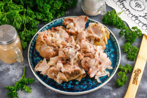 Домашняя колбаса из свинины в бутылке