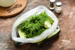 Быстрые огурчики в пакете