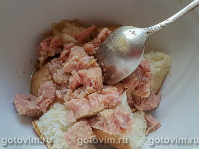 Фаршированный перец с тунцом по сырной корочкой, запеченный в духовке Фаршированный перец с тунцом по сырной корочкой, запеченный в духовке