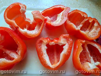 Фаршированный перец с тунцом по сырной корочкой, запеченный в духовке Фаршированный перец с тунцом по сырной корочкой, запеченный в духовке