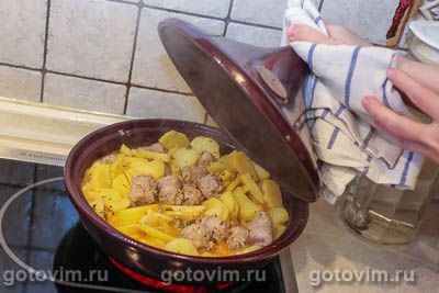 Тажин из колбасок с картошкой