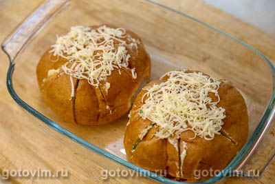 Теплые булочки с сыром и чесноком на завтрак