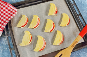 "Ушки" с колбасой и помидорами "Ушки" с колбасой и помидорами