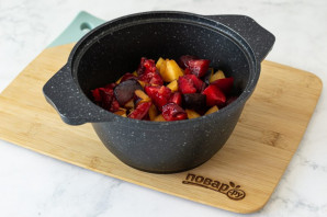 Яблочное пюре со сливами на зиму