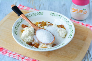 Рулет из лаваша с творогом и изюмом