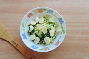 Салат с кальмарами и перепелиными яйцами Салат с кальмарами и перепелиными яйцами