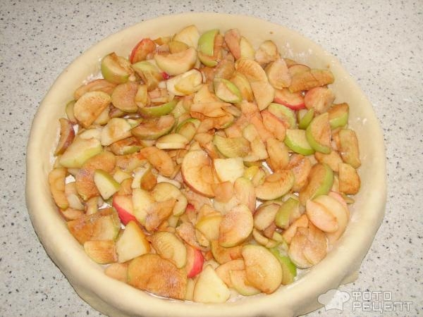 Рецепт: Бездрожжевой пирог с яблоками - На сметане