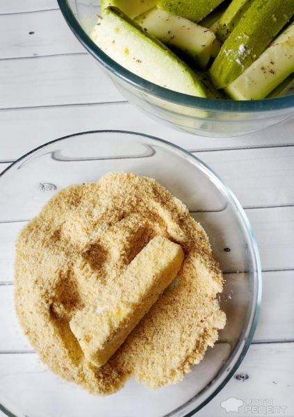 Рецепт: Хрустящие кабачки - с соусом