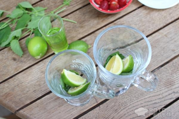 Рецепт: Клубничный мохито - без алкогольный, просто и красиво