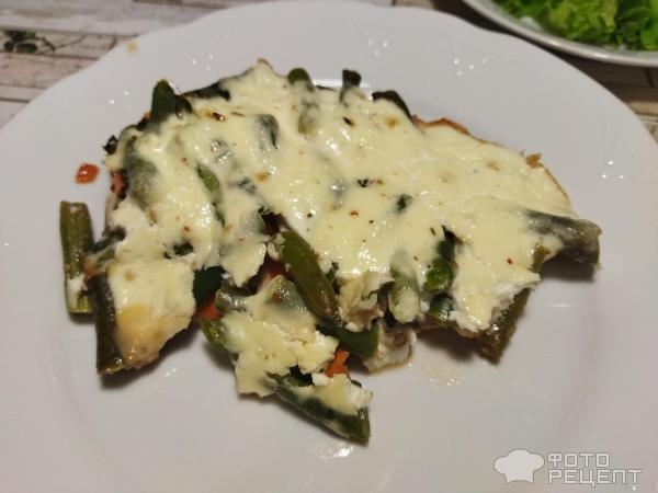 Рецепт: Куриное филе со стручковой фасолью - под творожной заливкой в духовке