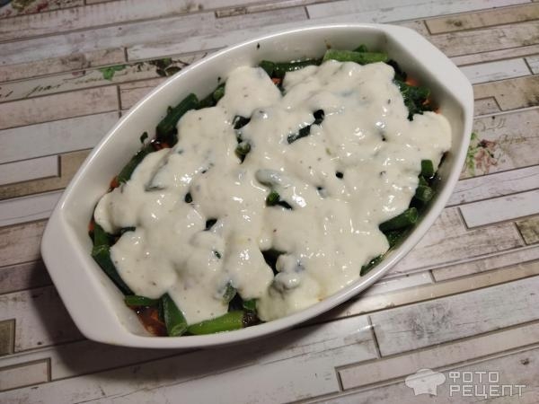 Рецепт: Куриное филе со стручковой фасолью - под творожной заливкой в духовке