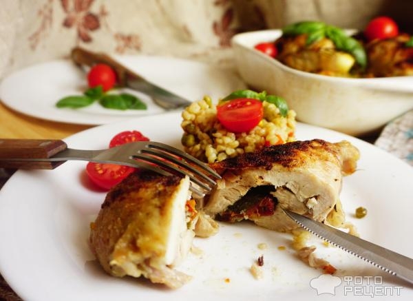 Рецепт: Окорочка во французском стиле с булгуром - с вялеными помидорами, моцареллой и базиликом Рецепт: Окорочка во французском стиле с булгуром - с вялеными помидорами, моцареллой и базиликом