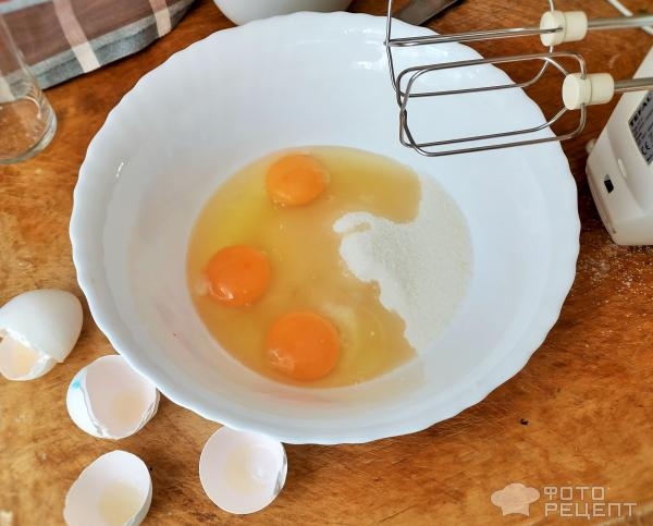 Рецепт: Шарлотка со щавелем - Быстрый сладкий пирог