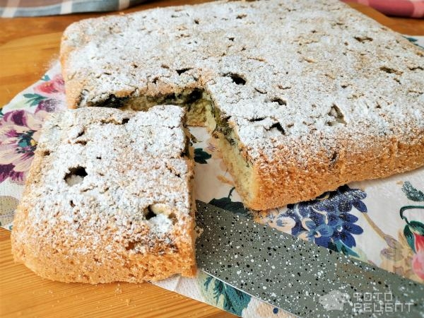 Рецепт: Шарлотка со щавелем - Быстрый сладкий пирог