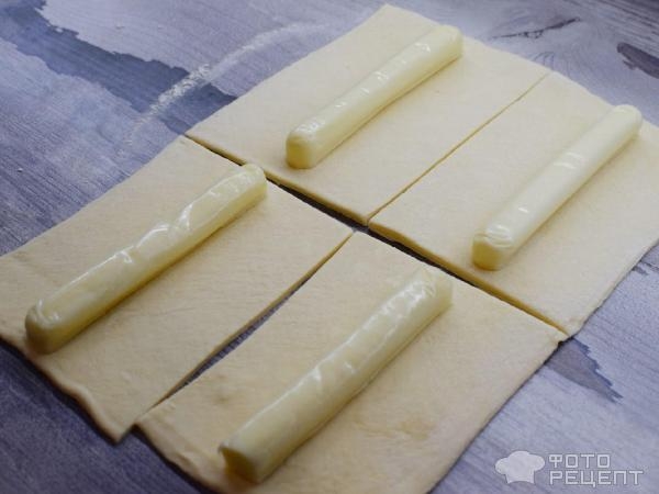 Рецепт: Слойки с моцареллой - Косички с палочками моцареллы - быстро и вкусно!