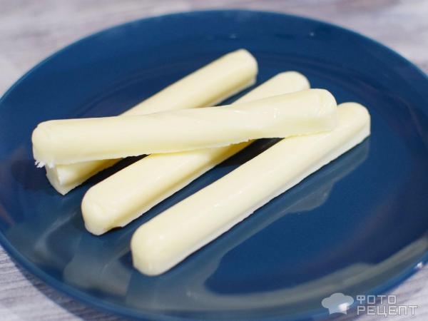 Рецепт: Слойки с моцареллой - Косички с палочками моцареллы - быстро и вкусно!