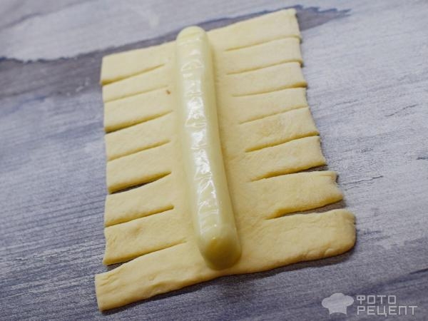 Рецепт: Слойки с моцареллой - Косички с палочками моцареллы - быстро и вкусно!