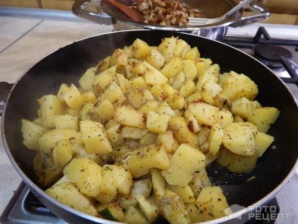 Рецепт: Жареная свиная грудинка с картошкой и луком - вкусно и по-домашнему