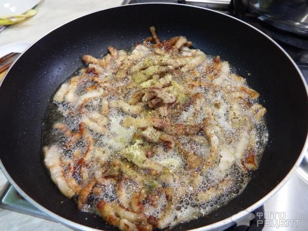 Рецепт: Жареная свиная грудинка с картошкой и луком - вкусно и по-домашнему