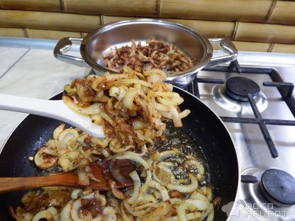 Рецепт: Жареная свиная грудинка с картошкой и луком - вкусно и по-домашнему