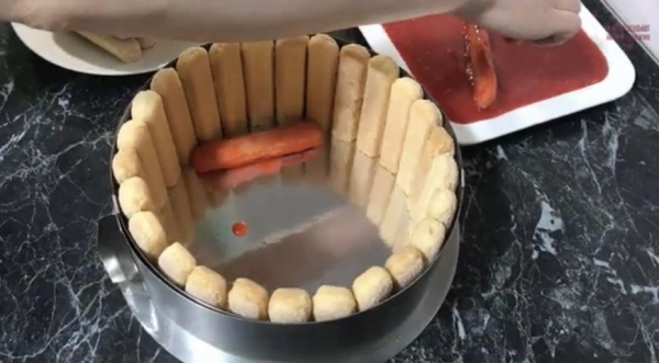 Клубничный торт без выпечки, пошаговый рецепт с фото