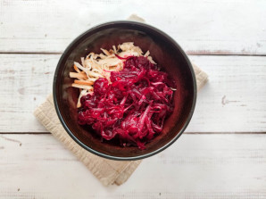 Копченый салат из свеклы