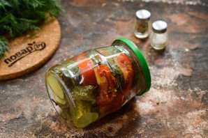 Салат с огурцами и помидорами на зиму