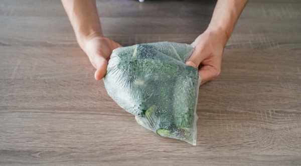 Малосольные огурцы в пакете, пошаговый рецепт с фото