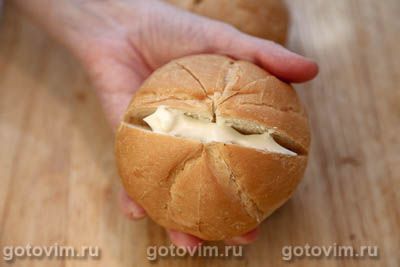 Горячие булочки, фаршированные мясным фаршем и сыром