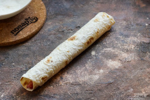 Пирог с абрикосами и клубникой в лаваше