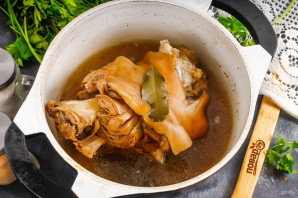 Свиная рулька в вине